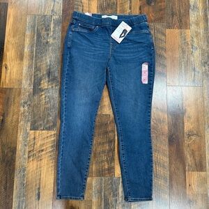 NWT Levi Strauss Totally Shaping Pull On Skinny Jeans